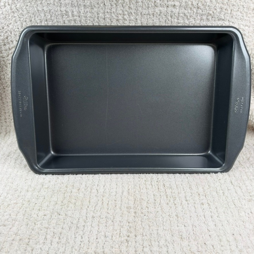 Wilton Non-Stick 13 x 9 Inch Rectangular Cake Pan Dark Gray Steel Bakeware